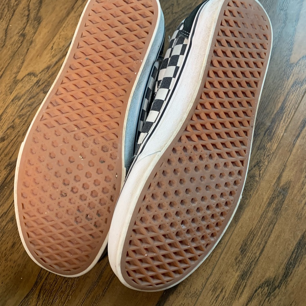 Checker Vans - Picture 2 of 5